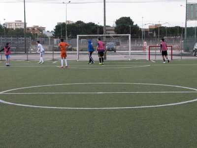 Gli allenamenti dei ragazzi si svolgono una volta a settimana sul sintetico dell'Olimpic center, ai margini del quartiere Japigia